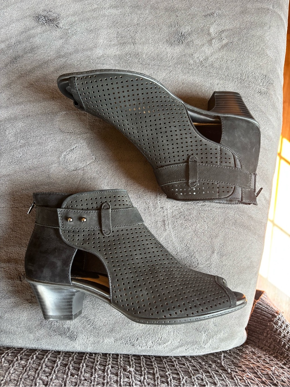 Earth Intrepid Suede Ankle Booties, Peep-toe, Black, Size 9.5